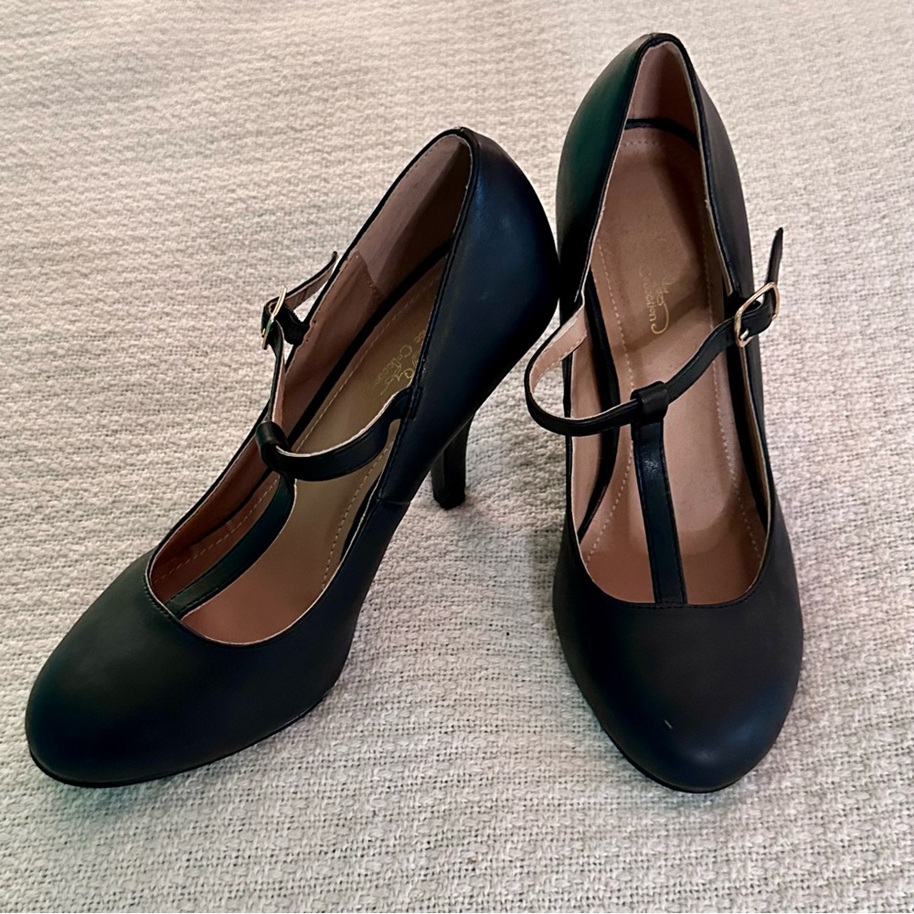 Journee Collection Black T-Strap Mary Jane Pumps Heels Size 7.5 - Picture 2 of 6
